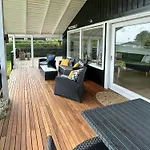 度假居 Charming With Sea View In Hejlsminde *