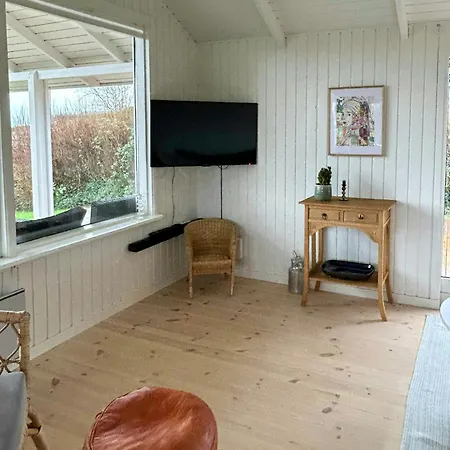 Charming With Sea View In Dom wakacyjny Hejlsminde