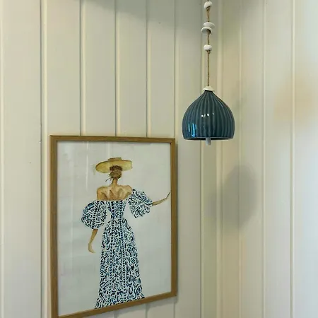 Charming With Sea View In Hejlsminde