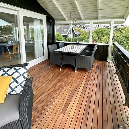 Charming With Sea View In Dom wakacyjny